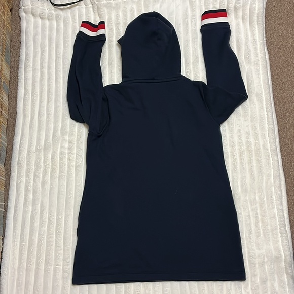 Tommy Hilfiger Hoodie. 💕 - Picture 6 of 8